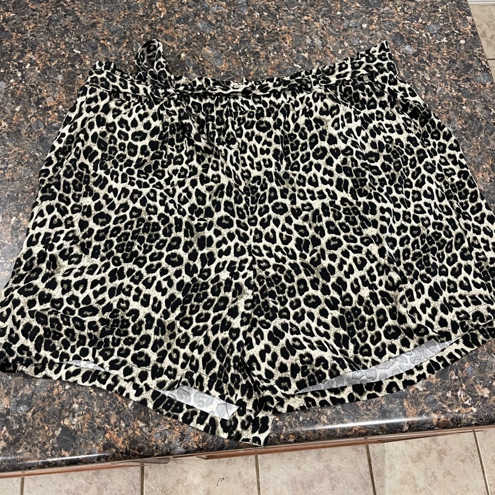 High rise brand new with tags Torrid shorts size 3!